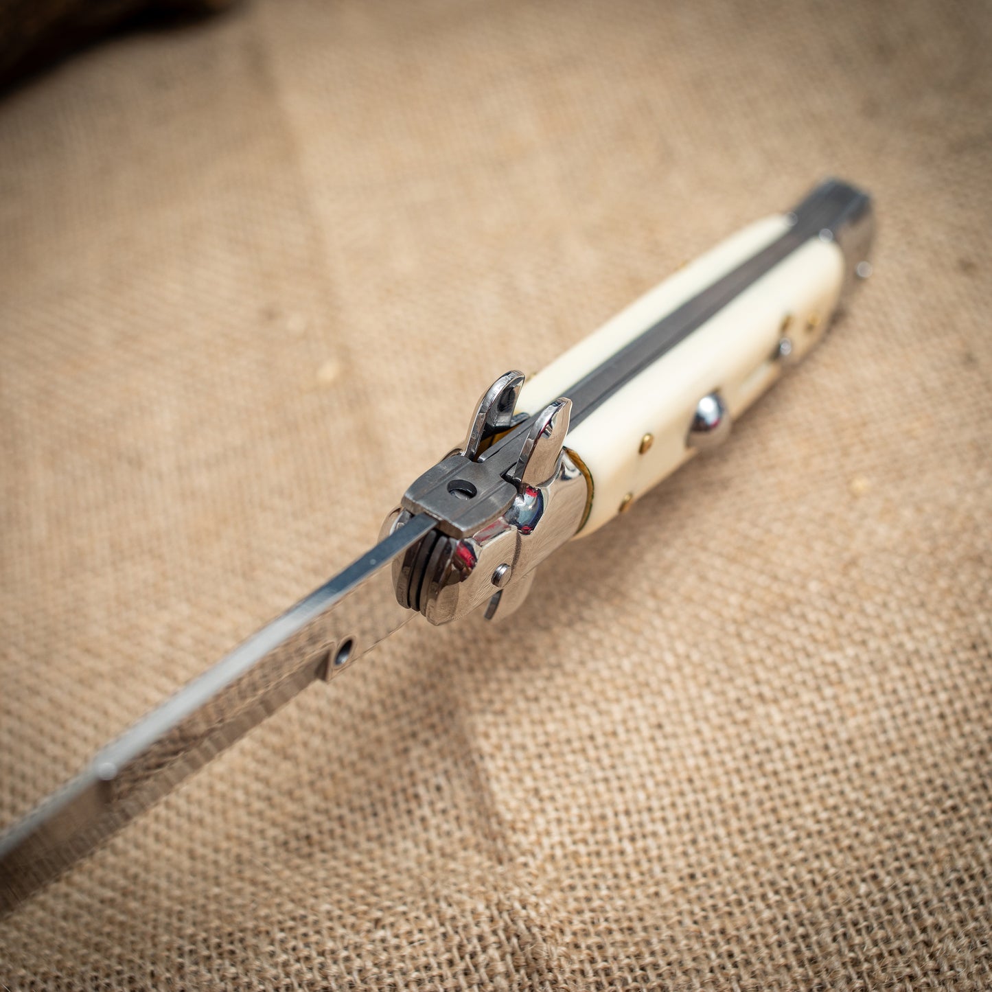 Glacier Edge Italian Style Switchblade Knife – Mirror Finish Blade, Classic White Handle, Everyday Carry