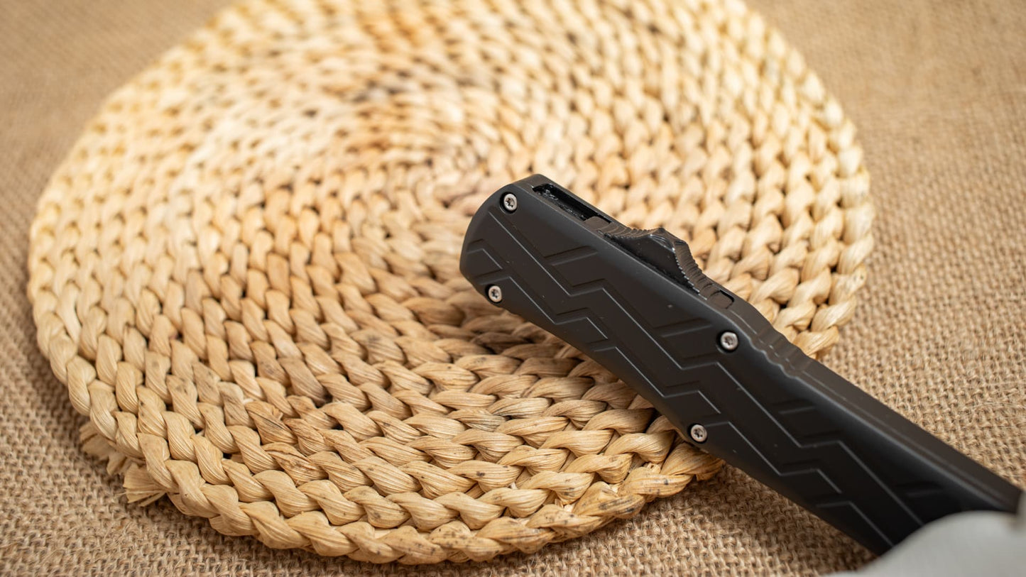 Lightweight EDC Pocket Knife – Fast Action Blade, Durable Zinc Alloy Handle, Outdoor Utility Knife